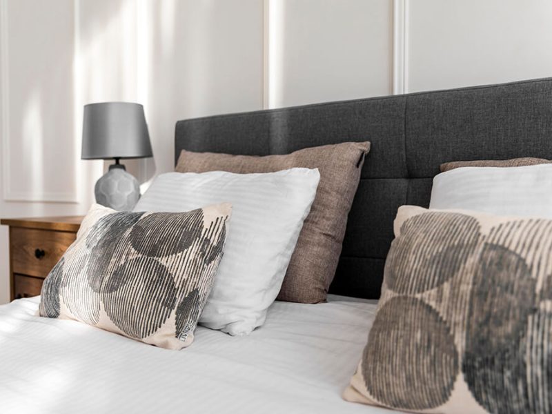 bedroom-interior-design-with-soft-pillows